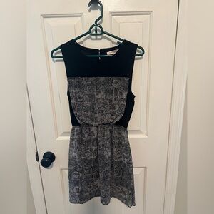 Forever 21 Black and White Pleated Sheath Midi Dress